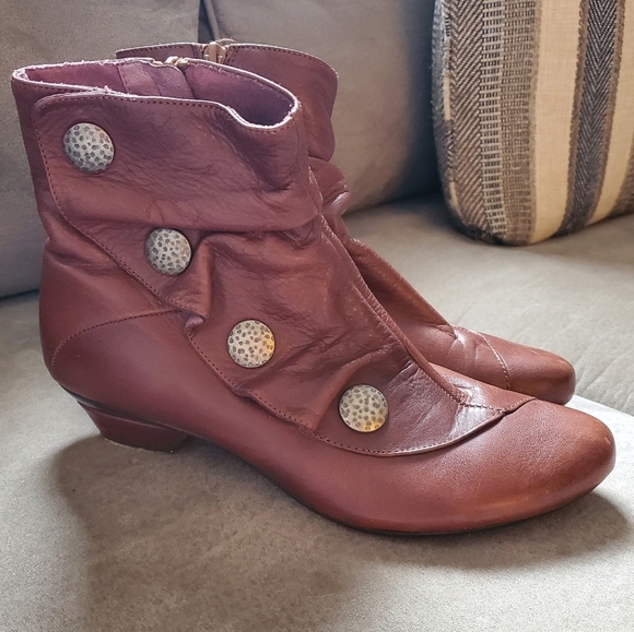 Eric Michael Web shoemakes Women's Boho Pleated Ankle Button Bootie Eu 38 US 7.5 - Picture 1 of 8
